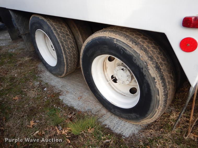 image for item ER9456 1999 International 8100 vacuum truck