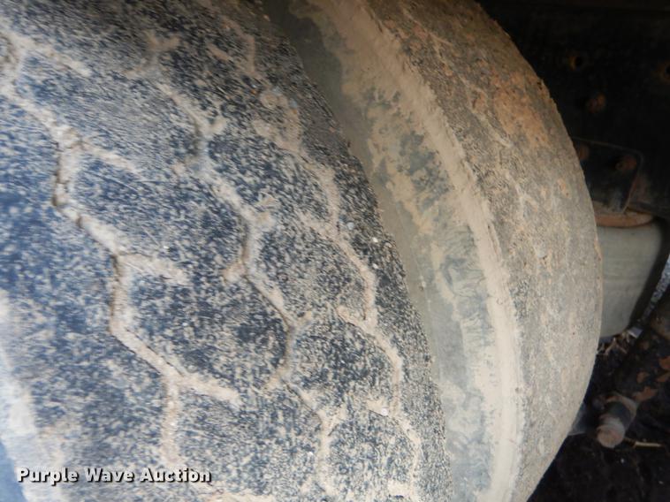 image for item ER9456 1999 International 8100 vacuum truck