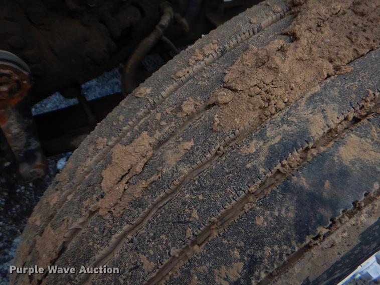 image for item ER9456 1999 International 8100 vacuum truck