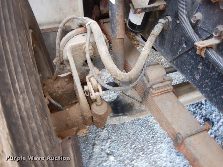 image for item ER9456 1999 International 8100 vacuum truck