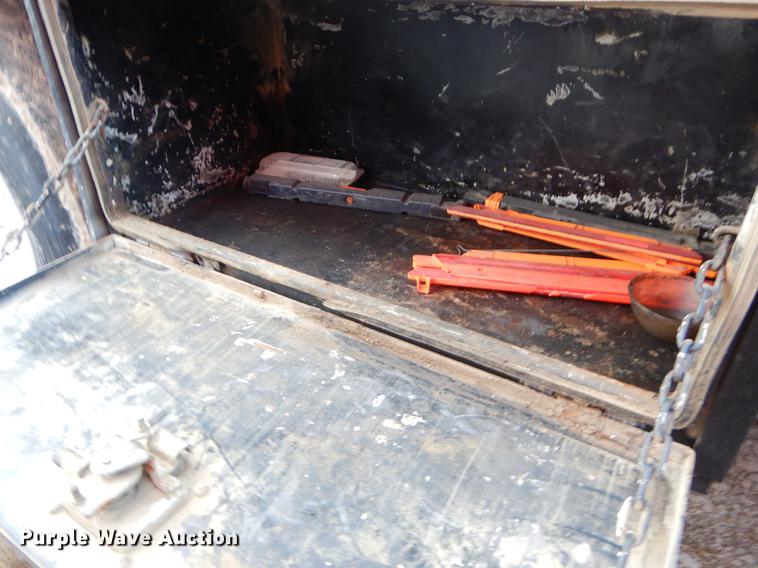 image for item ER9456 1999 International 8100 vacuum truck