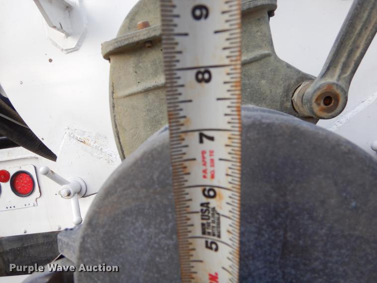 image for item ER9456 1999 International 8100 vacuum truck