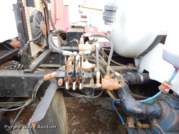 image for item ER9456 1999 International 8100 vacuum truck