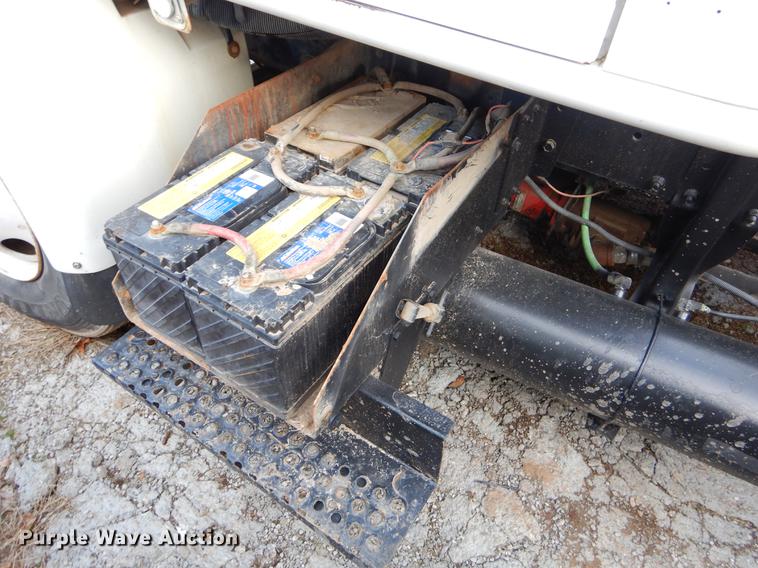 image for item ER9456 1999 International 8100 vacuum truck