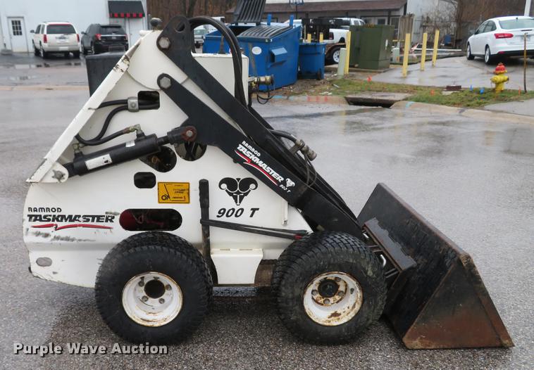 image for item EV9570 Ramrod 900T compact utility loader