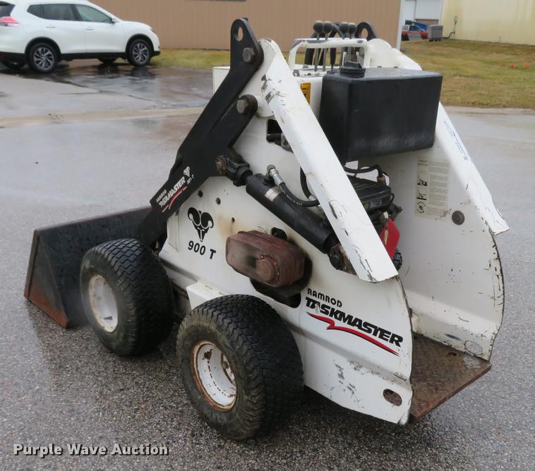 image for item EV9570 Ramrod 900T compact utility loader