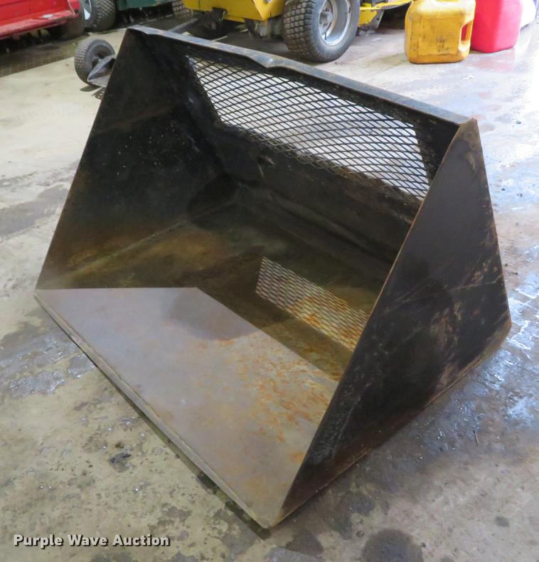 image for item EV9570 Ramrod 900T compact utility loader