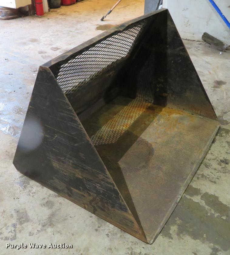 image for item EV9570 Ramrod 900T compact utility loader