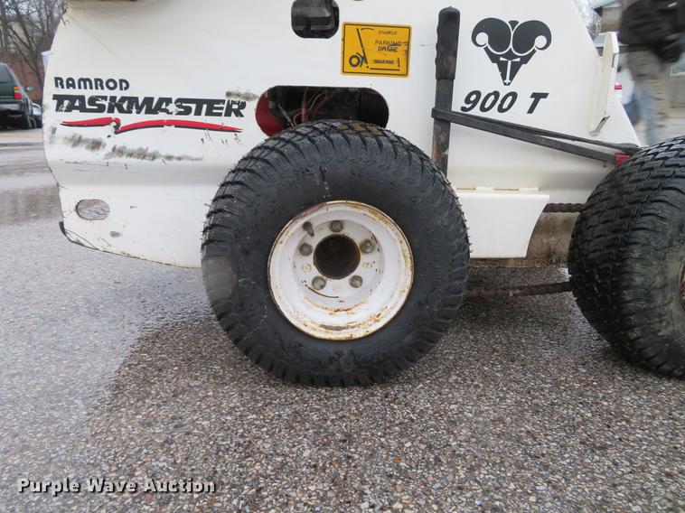 image for item EV9570 Ramrod 900T compact utility loader