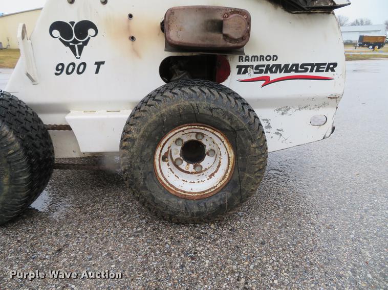 image for item EV9570 Ramrod 900T compact utility loader