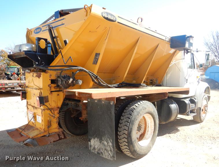 image for item EW9672 2002 International 4700 spreader truck