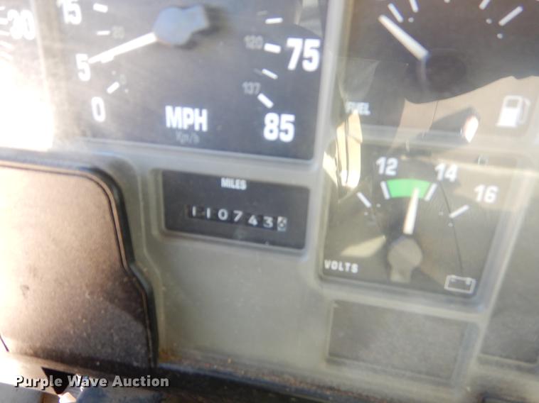 image for item EW9672 2002 International 4700 spreader truck