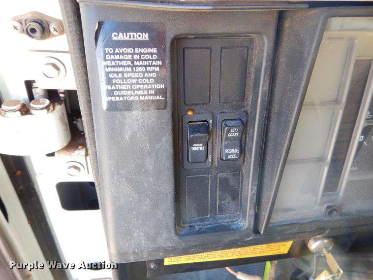 image for item EW9672 2002 International 4700 spreader truck