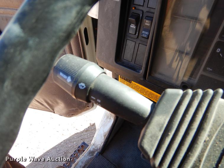 image for item EW9672 2002 International 4700 spreader truck