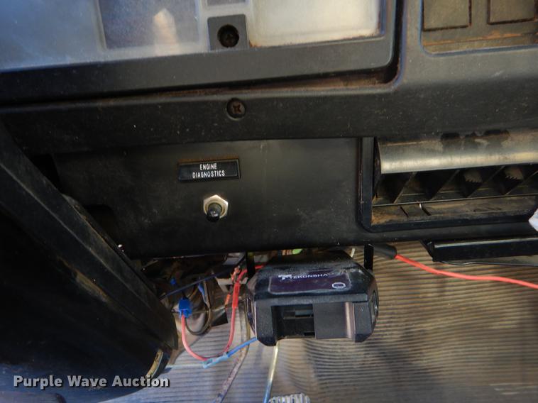 image for item EW9672 2002 International 4700 spreader truck