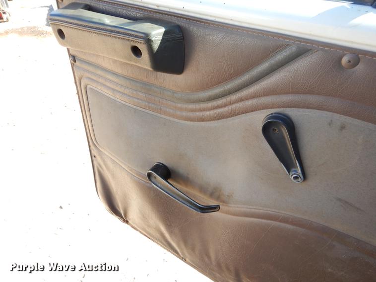 image for item EW9672 2002 International 4700 spreader truck