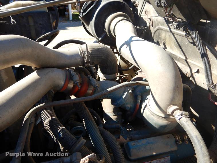 image for item EW9672 2002 International 4700 spreader truck