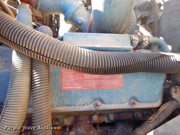 image for item EW9672 2002 International 4700 spreader truck