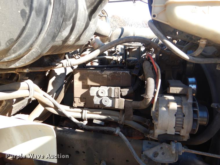 image for item EW9672 2002 International 4700 spreader truck