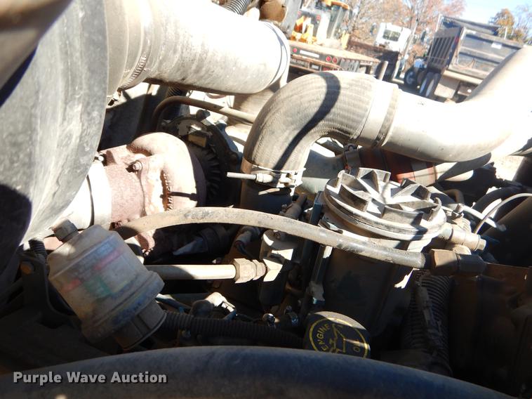 image for item EW9672 2002 International 4700 spreader truck