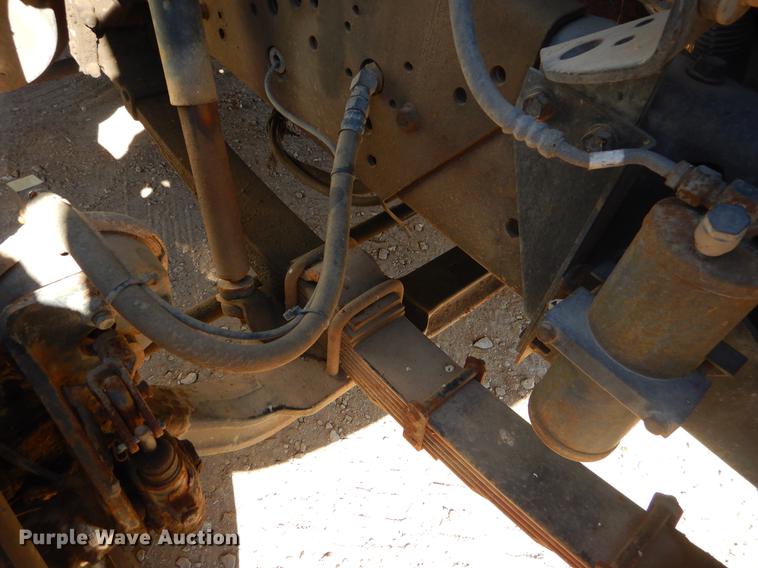 image for item EW9672 2002 International 4700 spreader truck