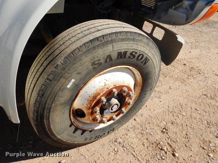 image for item EW9672 2002 International 4700 spreader truck