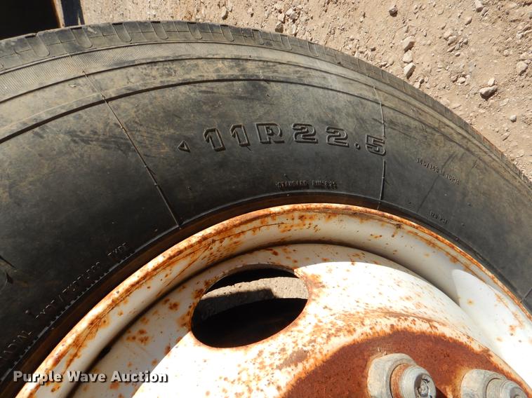 image for item EW9672 2002 International 4700 spreader truck