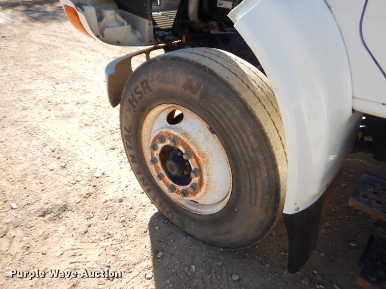 image for item EW9672 2002 International 4700 spreader truck