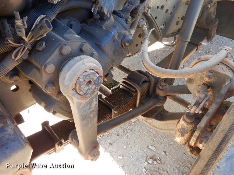 image for item EW9672 2002 International 4700 spreader truck