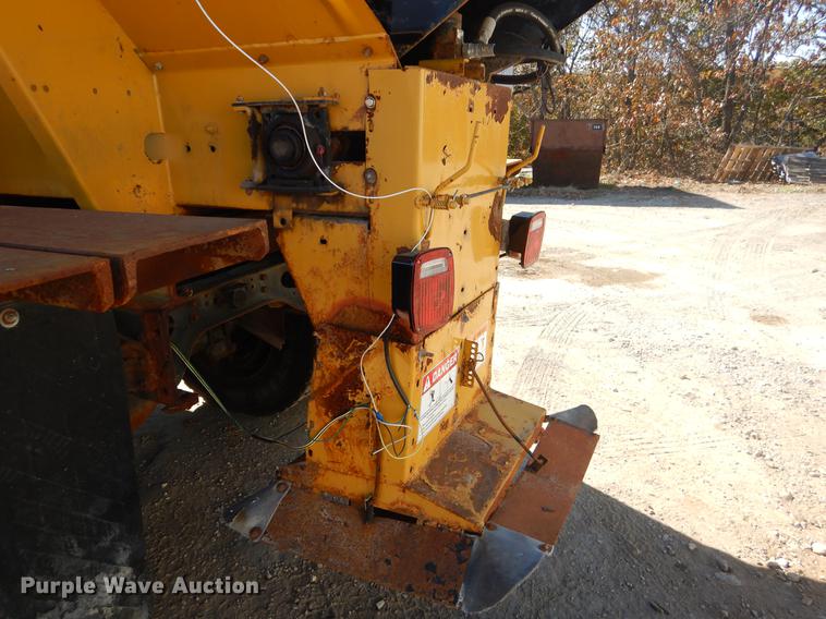 image for item EW9672 2002 International 4700 spreader truck