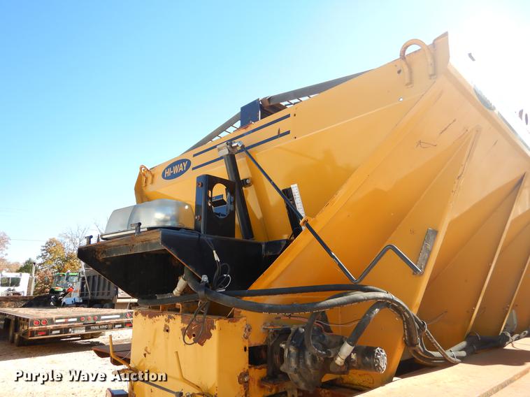 image for item EW9672 2002 International 4700 spreader truck