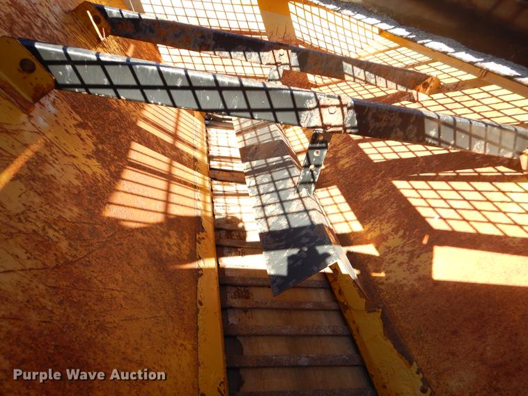 image for item EW9672 2002 International 4700 spreader truck