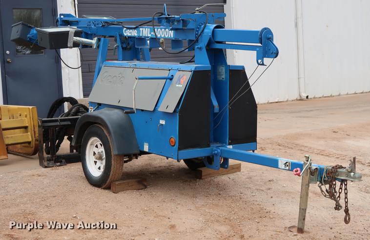 image for item FI9757 2002 Genie TML-4000N light plant