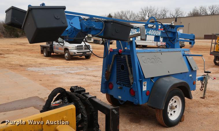 image for item FI9757 2002 Genie TML-4000N light plant