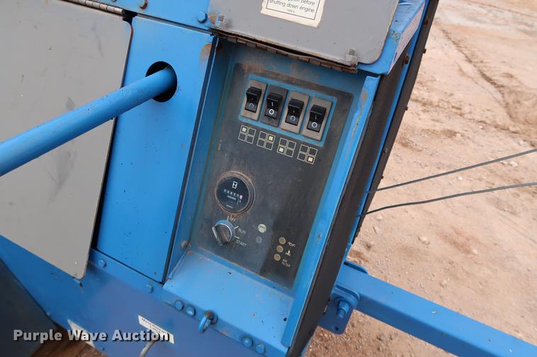 image for item FI9757 2002 Genie TML-4000N light plant