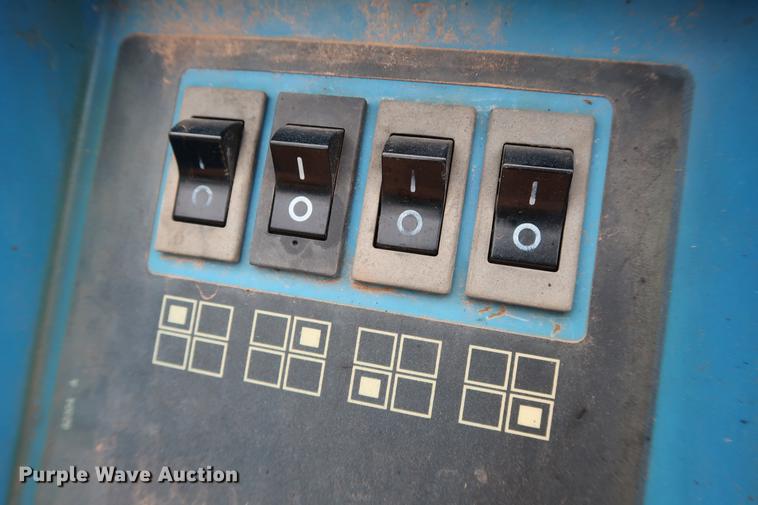 image for item FI9757 2002 Genie TML-4000N light plant