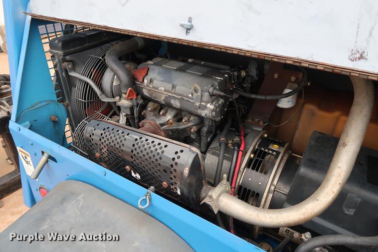 image for item FI9757 2002 Genie TML-4000N light plant