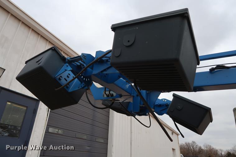 image for item FI9757 2002 Genie TML-4000N light plant