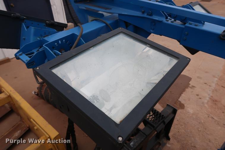 image for item FI9757 2002 Genie TML-4000N light plant