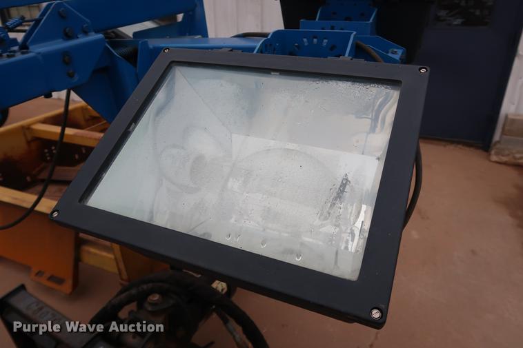 image for item FI9757 2002 Genie TML-4000N light plant