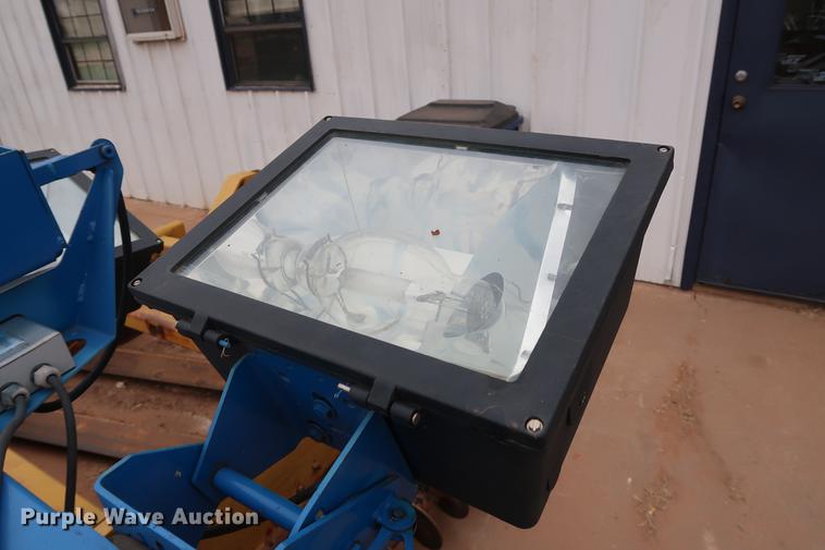 image for item FI9757 2002 Genie TML-4000N light plant