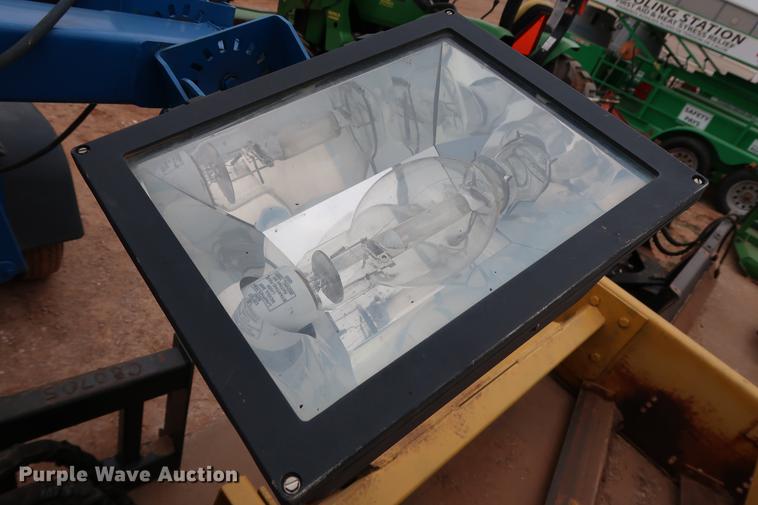 image for item FI9757 2002 Genie TML-4000N light plant