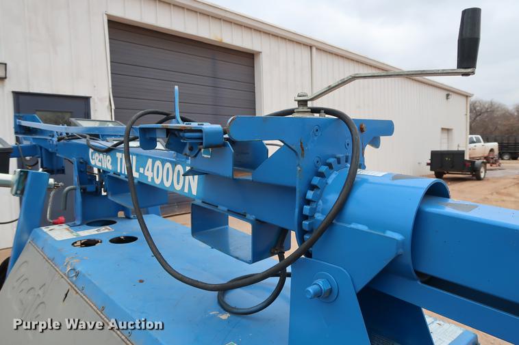image for item FI9757 2002 Genie TML-4000N light plant