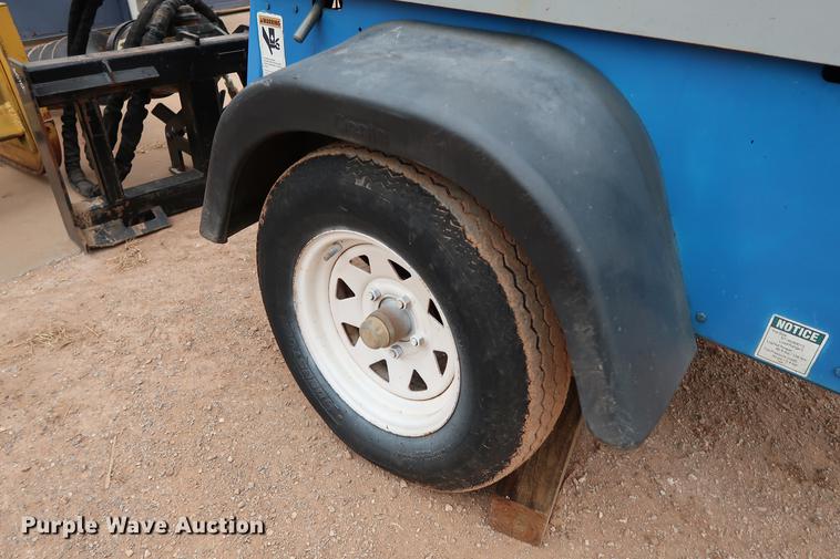 image for item FI9757 2002 Genie TML-4000N light plant