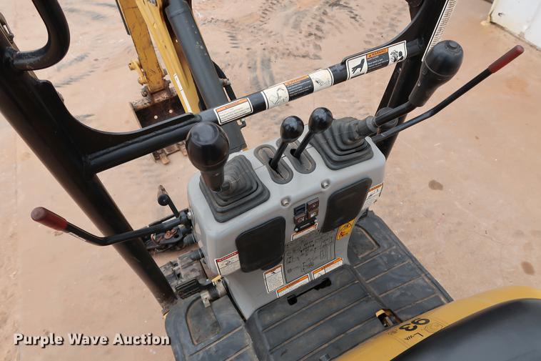 image for item FI9760 2014 Caterpillar 300.9D mini excavator