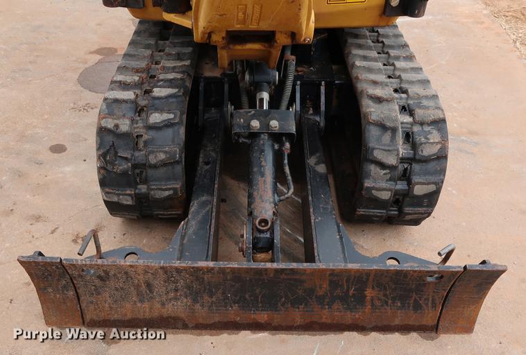 image for item FI9760 2014 Caterpillar 300.9D mini excavator