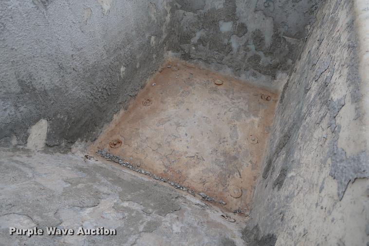 image for item FI9761 2012 Multiquip Whiteman WBH16FSB concrete dispenser