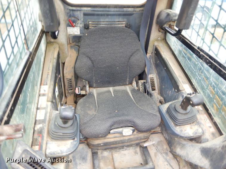 image for item FQ9502 2010 John Deere 333D skid steer