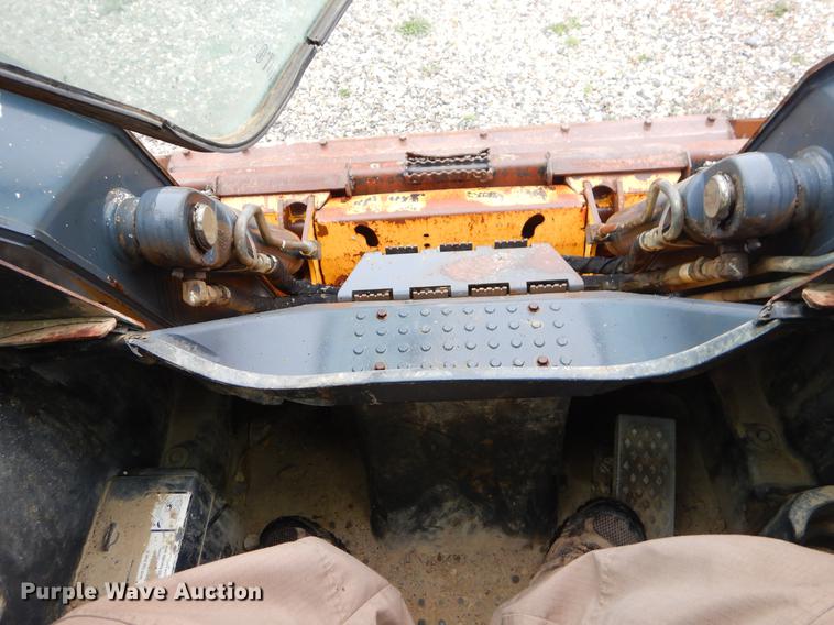 image for item FQ9502 2010 John Deere 333D skid steer