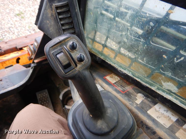 image for item FQ9502 2010 John Deere 333D skid steer